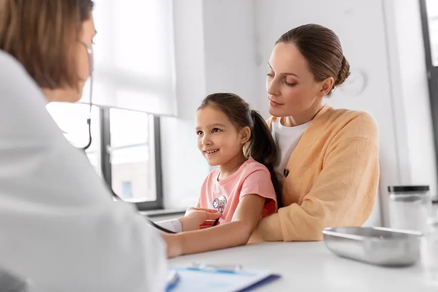 Mother Girl Doctor With Stethoscope Clinic 380164 289383