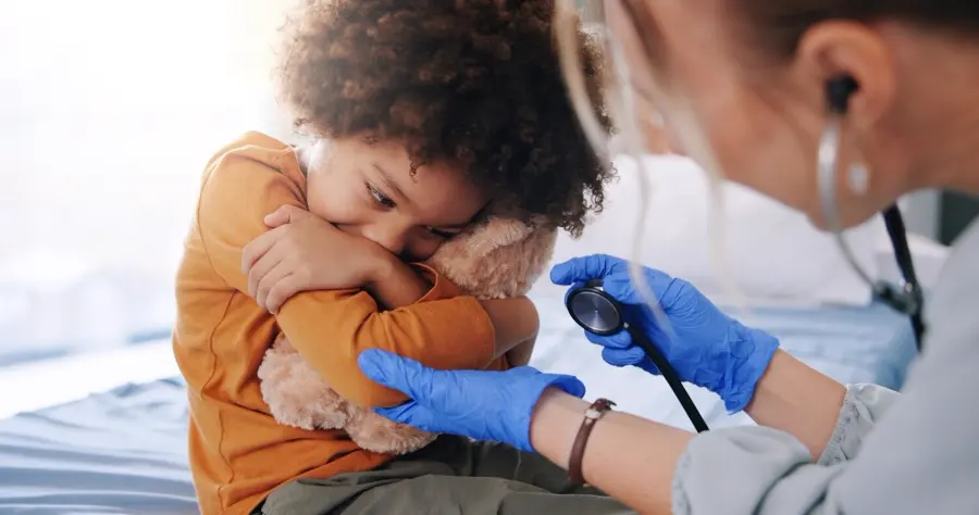 Doctor Child Fear Check Up Stethoscope Hospital Cardiology Examination Health Consultation Pediatrician Medical Expert Boy With Teddy Bear Scared Comfort Lung Test 590464 521739