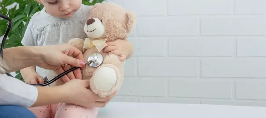 Female Doctor Examining Little Girl Listening Lungs With Stethoscope Pediatricians Appointment 472916 62045